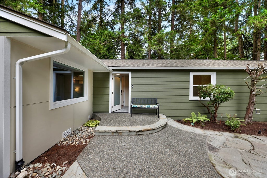 Photo of 18934 Forest Park Drive NE, Lake Forest Park, WA 98155 (MLS # 2583125)
