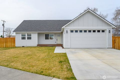Photo of 1038 W Lakeside Drive, Moses Lake, WA 98837 (MLS # 2490649)