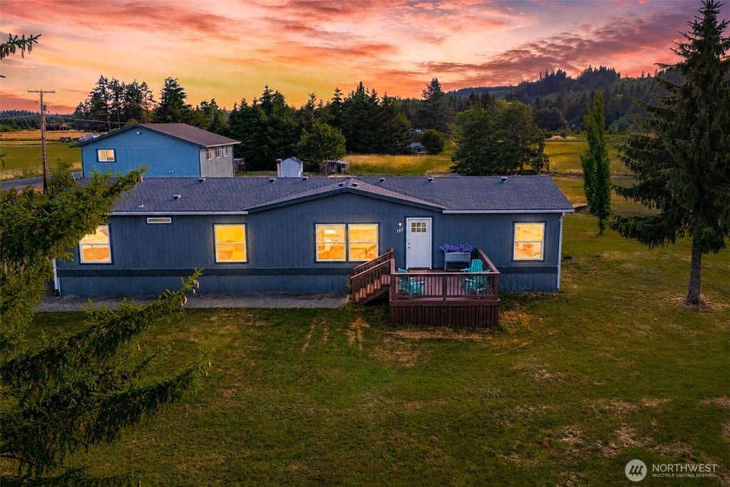 Photo of 101 Faun Rae Lane, Chehalis, WA 98532 (MLS # 2542470)