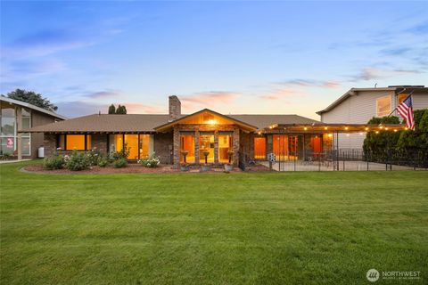 Photo of 1255 Fairway Drive, Moses Lake, WA 98837 (MLS # 2426595)