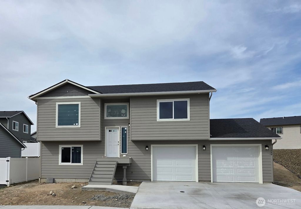 Photo of 1349 Juno Street SE, East Wenatchee, WA 98802 (MLS # 2508880)