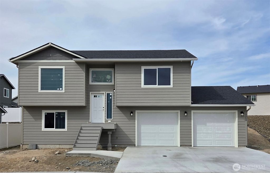 Photo of 1349 Juno Street SE, East Wenatchee, WA 98802 (MLS # 2508880)