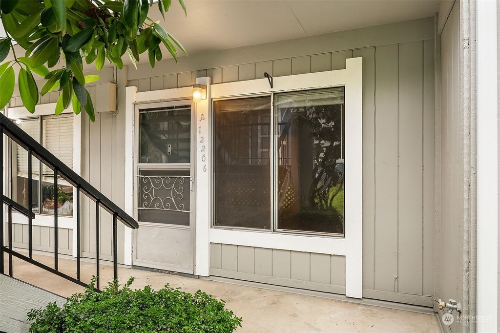 Photo of 12206 NE 147th Place #1A, Kirkland, WA 98034 (MLS # 2041052)