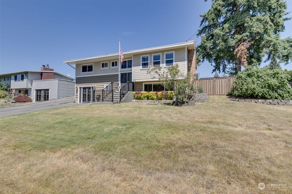 Photo of 1911 201st Place SW, Lynnwood, WA 98036 (MLS # 2125694)