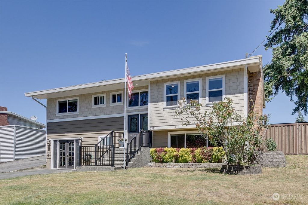 Photo of 1911 201st Place SW, Lynnwood, WA 98036 (MLS # 2125694)