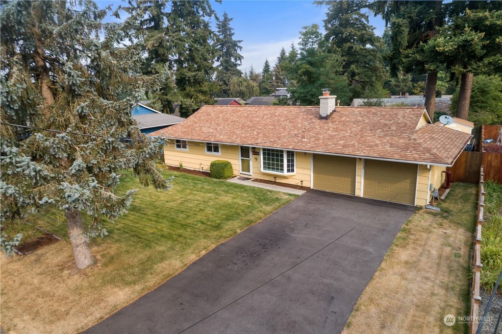 Photo of 1909 192nd Place SW, Lynnwood, WA 98036 (MLS # 1994972)