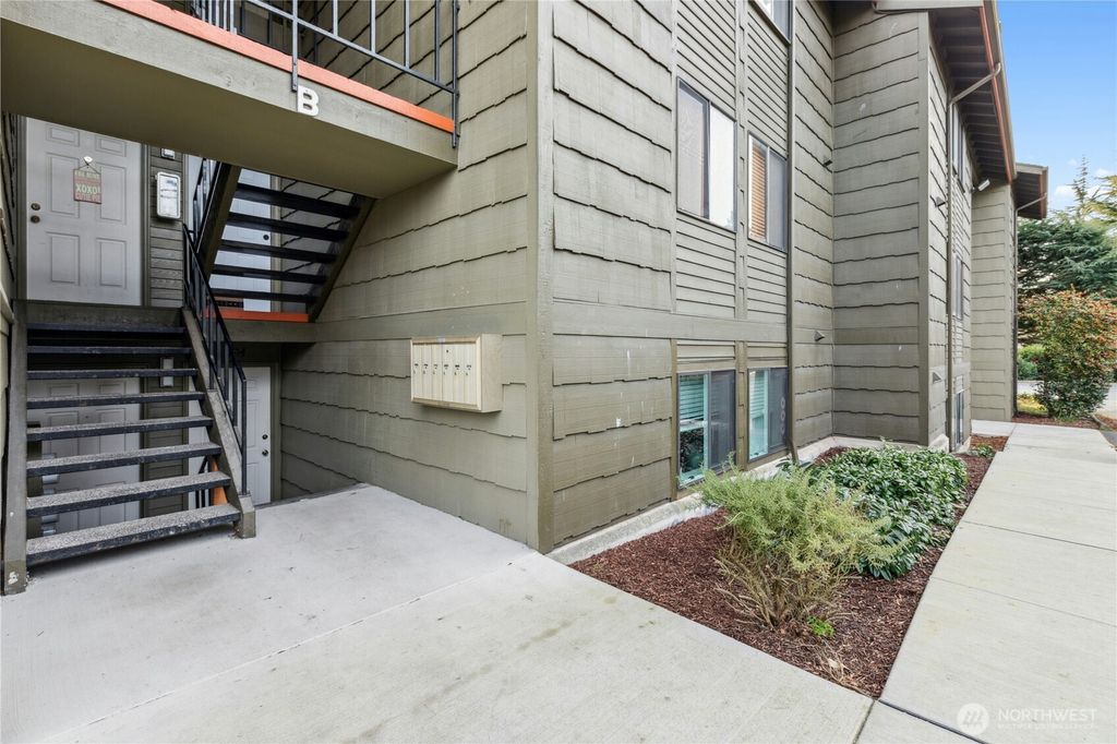 Photo of 270 SE Barrington Drive #B203, Oak Harbor, WA 98277 (MLS # 2514639)