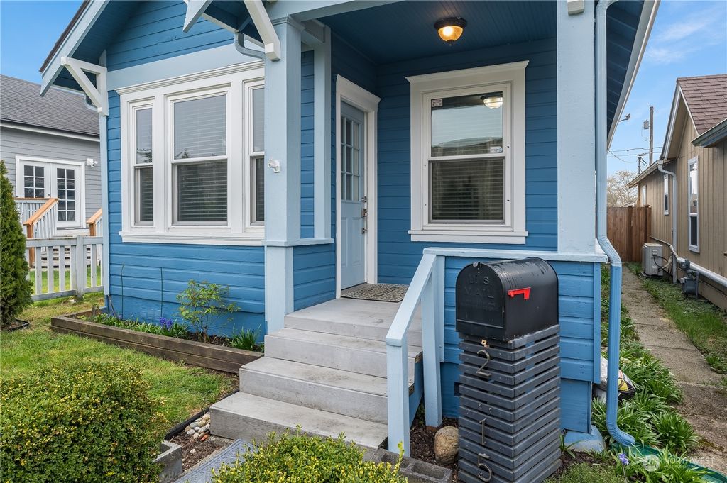 Photo of 2315 Harrison Avenue, Everett, WA 98201 (MLS # 2213237)