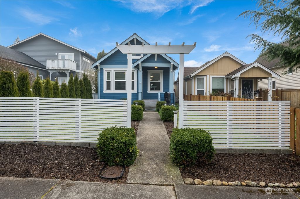 Photo of 2315 Harrison Avenue, Everett, WA 98201 (MLS # 2213237)