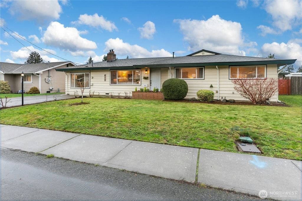 Photo of 813 Kirkland Avenue NE, Renton, WA 98056 (MLS # 2459872)