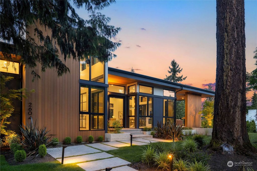 Photo of 2604 79th Avenue NE, Medina, WA 98039 (MLS # 2133611)