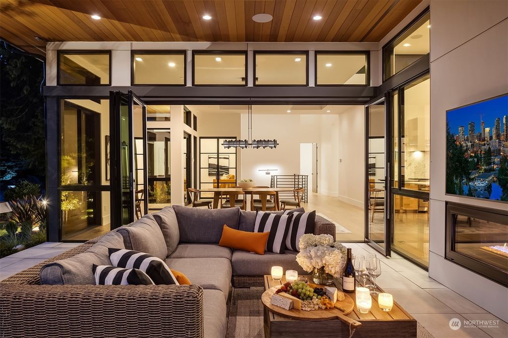 Photo of 2604 79th Avenue NE, Medina, WA 98039 (MLS # 2133611)