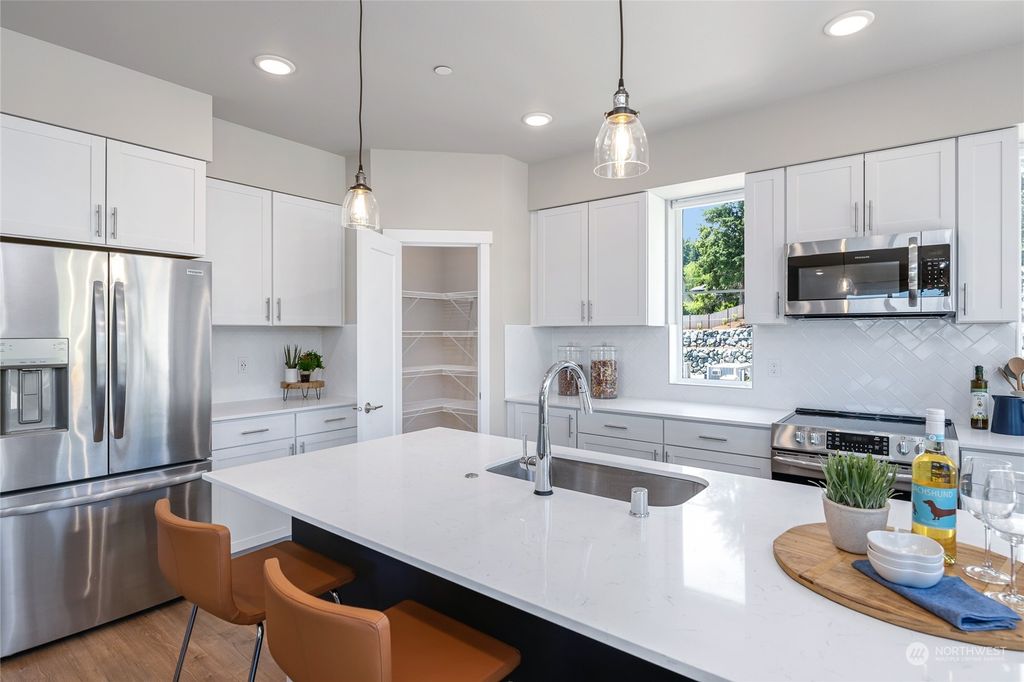 Photo of 6621 NE 187th Court #6, Kenmore, WA 98028 (MLS # 2023999)