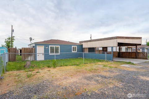 Photo of 4253 NE Lincoln Drive, Moses Lake, WA 98837 (MLS # 2540566)