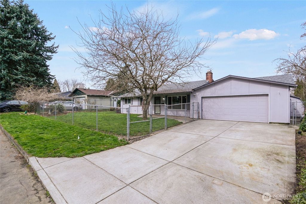 Photo of 1228 NW Westridge Street, Vancouver, WA 98665 (MLS # 2494661)