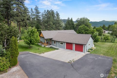 Photo of 12285 Village View Drive Dr, Leavenworth, WA 98826 (MLS # 2481033)