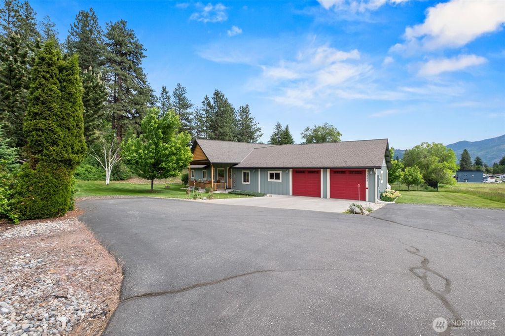 Photo of 12285 Village View Drive Dr, Leavenworth, WA 98826 (MLS # 2481033)