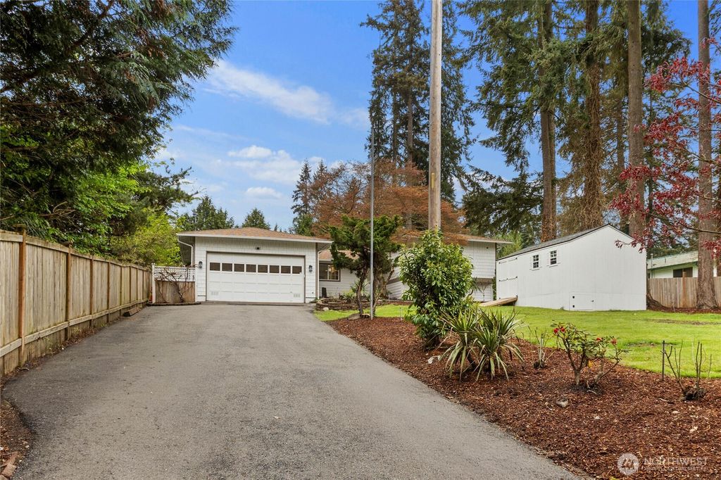 Photo of 15212 Cascadian Way, Lynnwood, WA 98087 (MLS # 2512250)