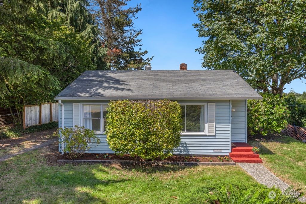 Photo of 7052 S 127th Street, Seattle, WA 98178 (MLS # 2252016)