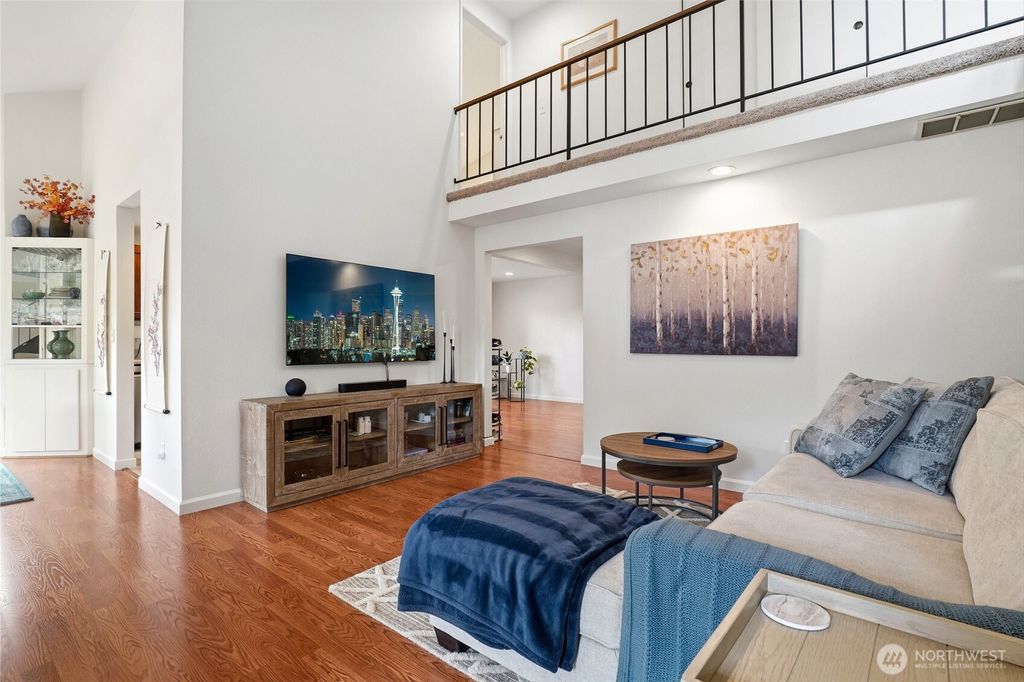 Photo of 16125 SE 33rd Circle, Bellevue, WA 98008 (MLS # 2505136)