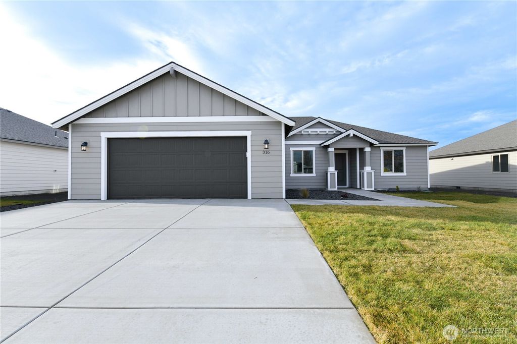 Photo of 316 N Montana Street, Moses Lake, WA 98837 (MLS # 2463358)