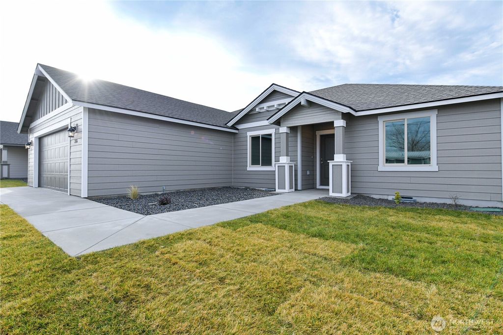 Photo of 316 N Montana Street, Moses Lake, WA 98837 (MLS # 2463358)