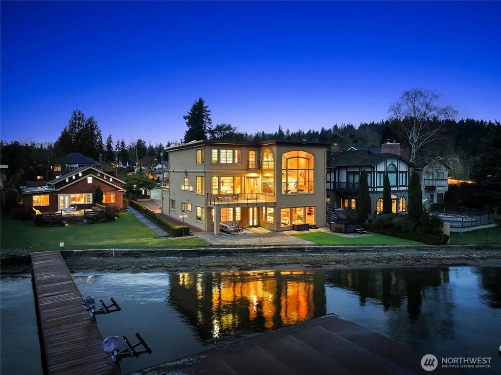 Photo of 4701 NE Shore Place, Lake Forest Park, WA 98155 (MLS # 2522159)