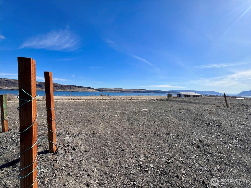 Photo of 240 Vantage Bay Loop, Vantage, WA 98950 (MLS # 2539592)