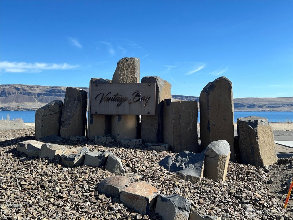 Photo of 240 Vantage Bay Loop, Vantage, WA 98950 (MLS # 2539592)