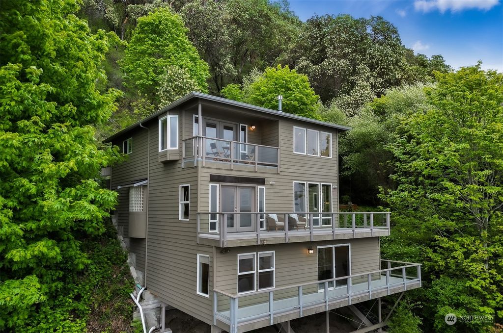 Photo of 10835 Arroyo Beach Place SW, Seattle, WA 98146 (MLS # 2061378)