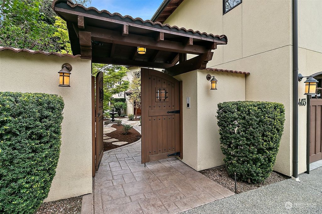 Photo of 6403 108th Avenue NE, Kirkland, WA 98033 (MLS # 2064286)