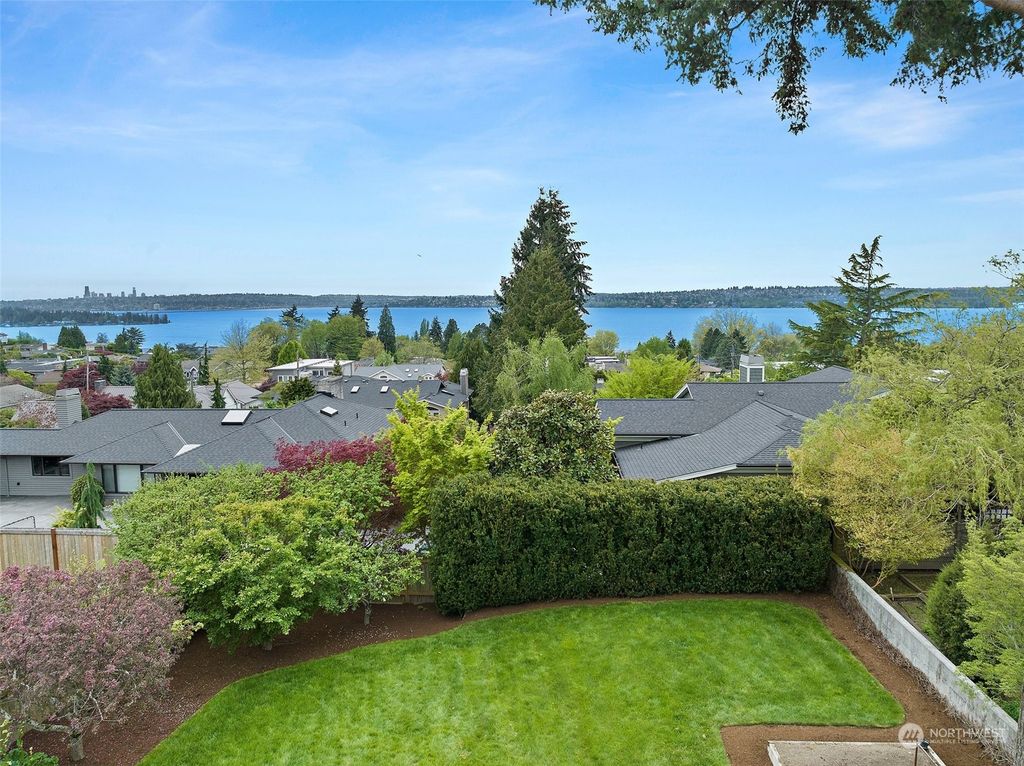Photo of 6403 108th Avenue NE, Kirkland, WA 98033 (MLS # 2064286)