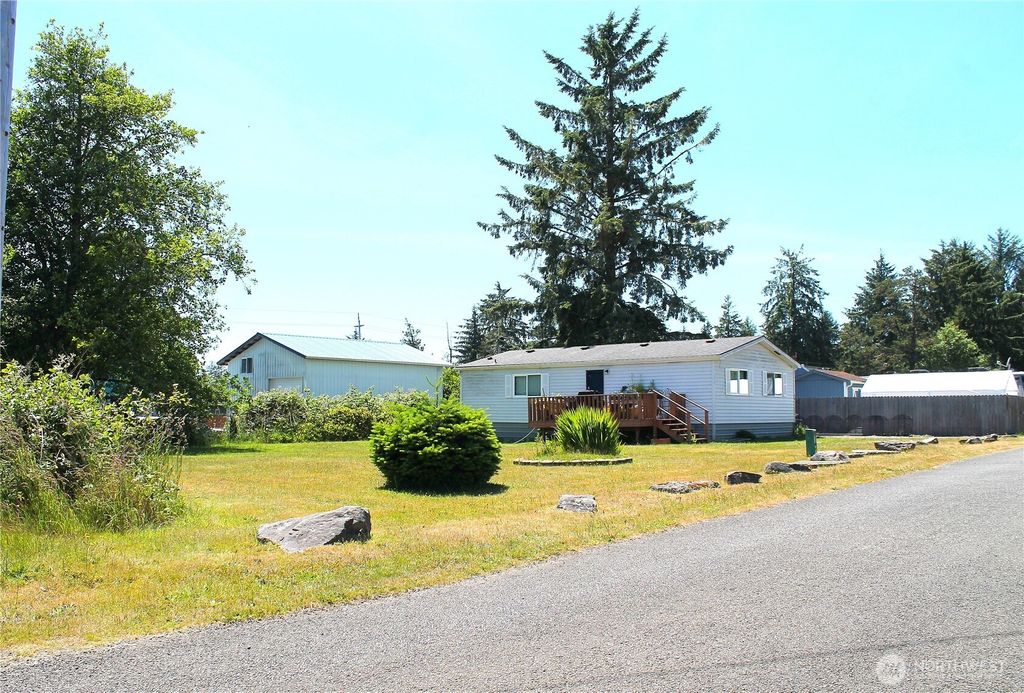 Photo of 279 W Oregon Avenue, Westport, WA 98595 (MLS # 2539960)