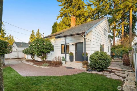 Photo of 13308 1st Ave Ave NE, Seattle, WA 98125 (MLS # 2470427)