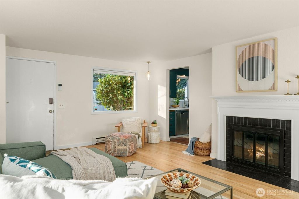 Photo of 13308 1st Ave Ave NE, Seattle, WA 98125 (MLS # 2470427)