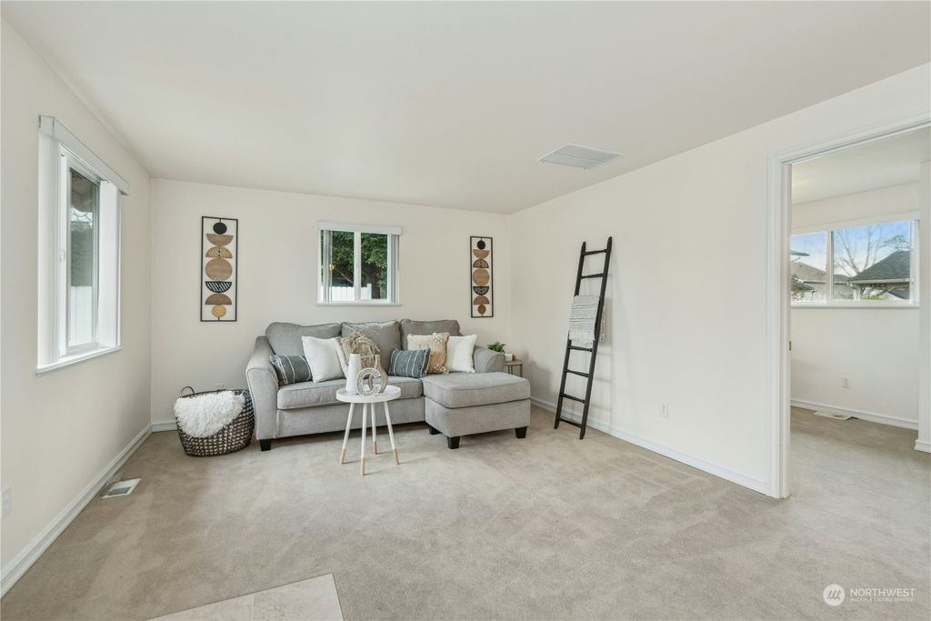 Photo of 1519 Aberdeen Avenue NE, Renton, WA 98056 (MLS # 2322067)