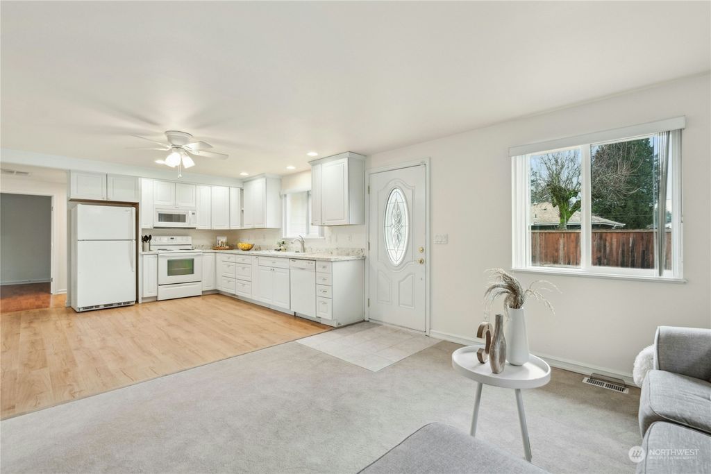 Photo of 1519 Aberdeen Avenue NE, Renton, WA 98056 (MLS # 2322067)