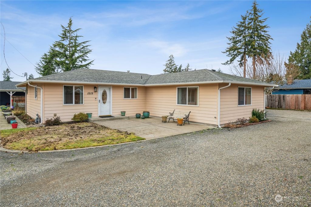 Photo of 1519 Aberdeen Avenue NE, Renton, WA 98056 (MLS # 2322067)
