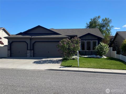 Photo of 1426 Copper Loop, East Wenatchee, WA 98802 (MLS # 2482317)
