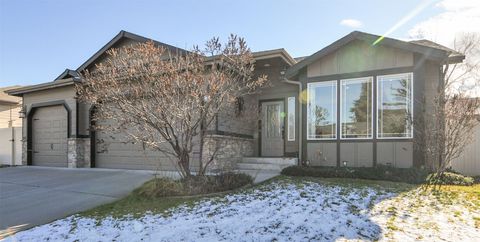 Photo of 1426 Copper Loop, East Wenatchee, WA 98802 (MLS # 2482317)