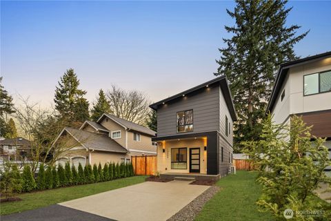 Photo of 13009 NE 104th Place, Kirkland, WA 98033 (MLS # 2488767)