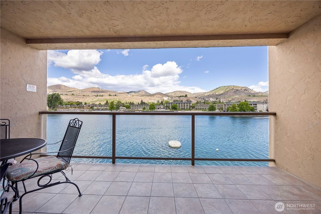 Photo of 322 W Woodin Avenue #632, Chelan, WA 98816 (MLS # 2505856)