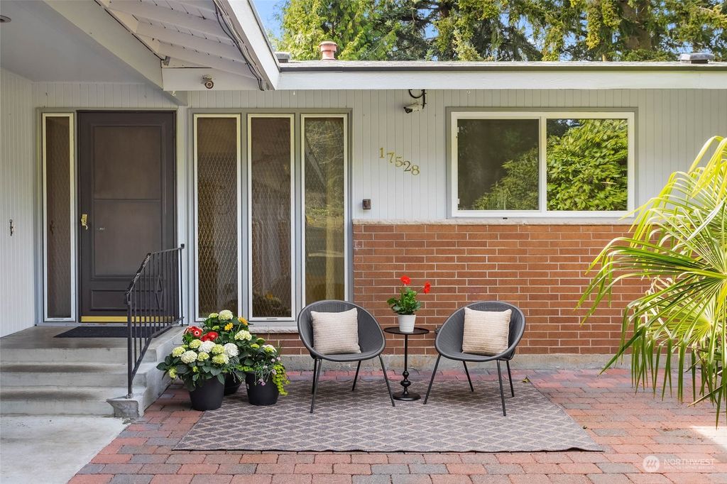 Photo of 17528 17th Avenue W, Lynnwood, WA 98037 (MLS # 2220834)