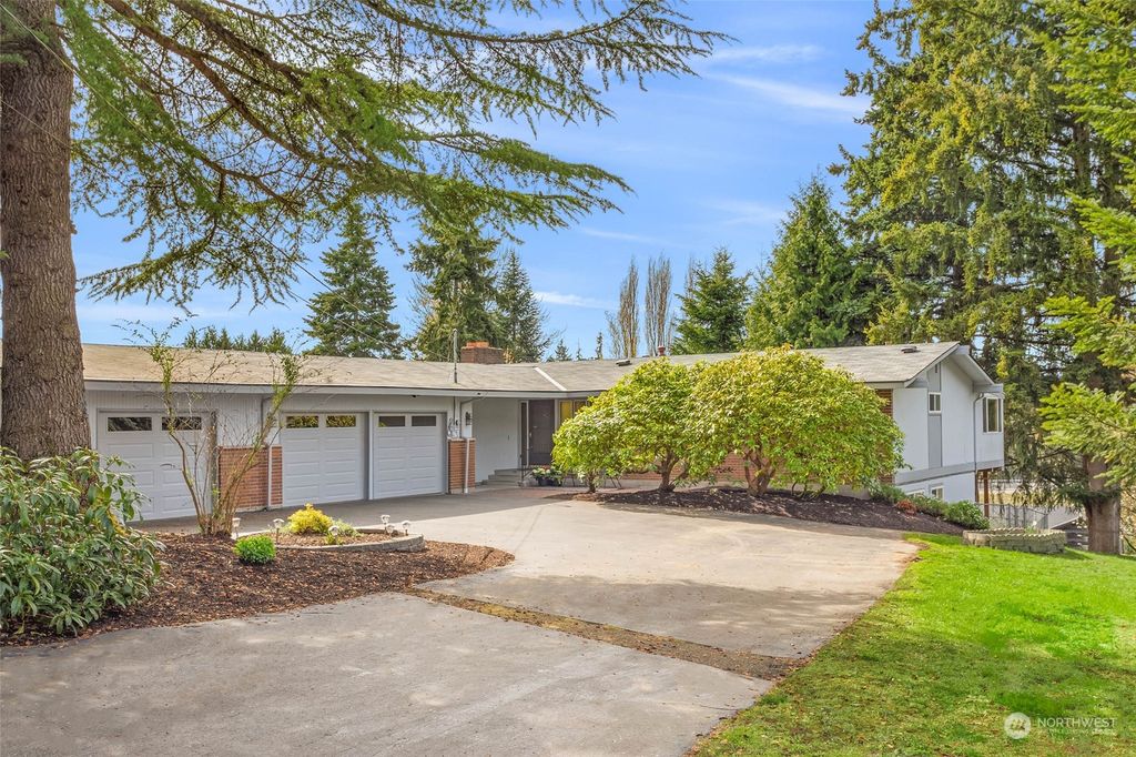 Photo of 17528 17th Avenue W, Lynnwood, WA 98037 (MLS # 2220834)