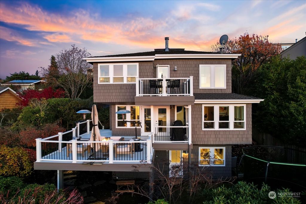 Photo of 4460 Somerset Blvd SE Blvd, Bellevue, WA 98006 (MLS # 2179716)