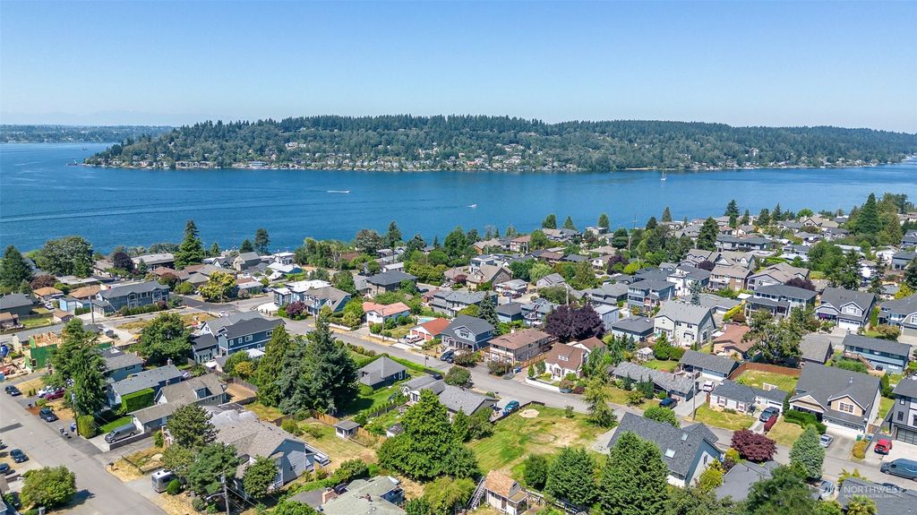 Photo of 1101 N 31st Street, Renton, WA 98056 (MLS # 2058271)