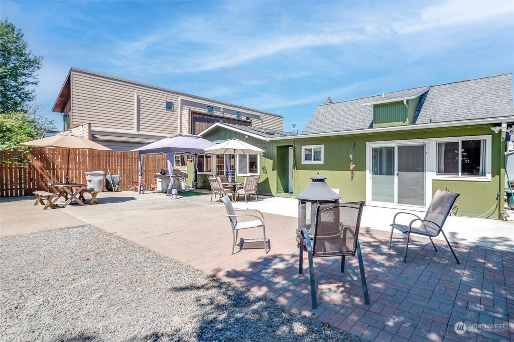 Photo of 1101 N 31st Street, Renton, WA 98056 (MLS # 2058271)