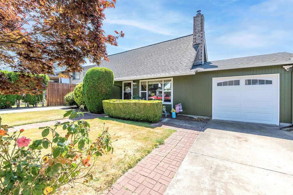 Photo of 1101 N 31st Street, Renton, WA 98056 (MLS # 2058271)