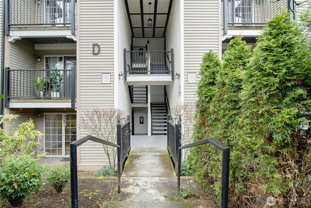 Photo of 215 9th Street #D101, Kirkland, WA 98033 (MLS # 2349033)