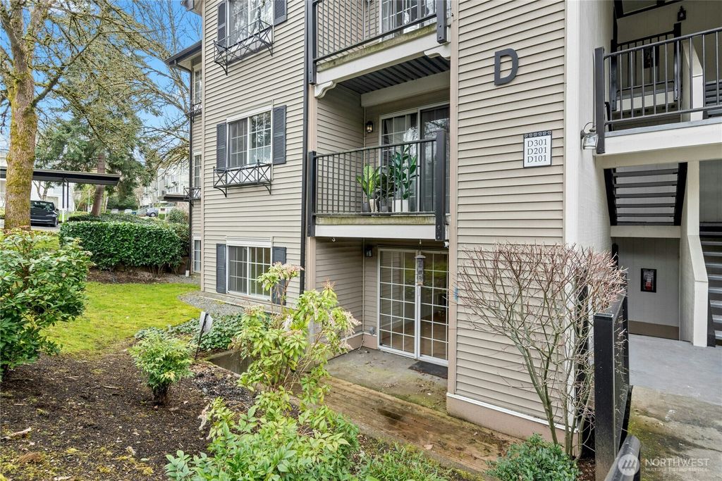 Photo of 215 9th Street #D101, Kirkland, WA 98033 (MLS # 2349033)